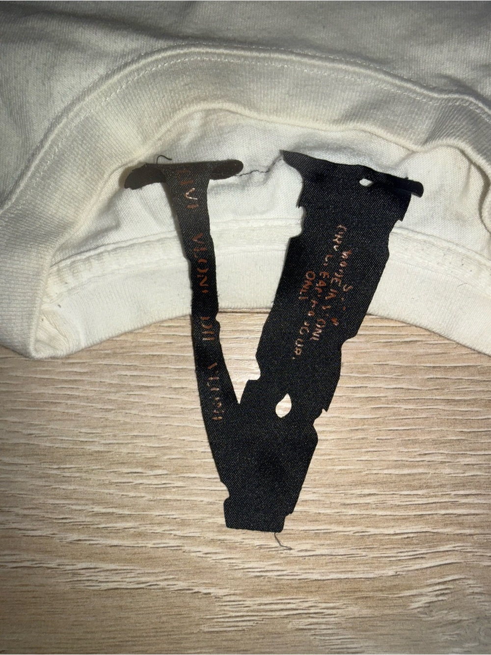 VLONE Friends White Tee - Picture 5 of 6